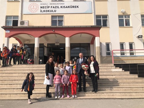 Kaymakamımız Sayın Abdullah Demir, Necip Fazıl Kısakürek İlkokulunu ziyaret ederek incelemelerde bulundu.